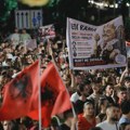 Stotine Albanaca srušile fizičke barijere na protestu protiv Kušnerovog projekta