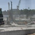 U rupi gradilišta završio deo zida sa armaturom, stepenice i garaža: Četiri porodice iz Novog Pazara iseljene iz kuća