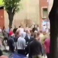VIDEO: Srbi na severu Kosovske Mitrovice napali Rakića i Simića