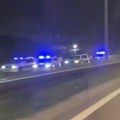 VIDEO Filmska jurnjava u Beogradu: Pijani muškarac izbacio taksistu iz auta na Brankovom mostu, a onda je usledila potera