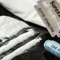 Još jedna zaplena kokaina Paketi sa drogom označeni kukastim krstovima i logoima firmi Tovar vredan 3 milijarde evra (video)