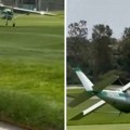 Šokantan snimak iz Amerike! Privatni avion prinudno sleteo na teren za golf