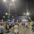 "Zato što volimo ovaj grad": Kragujevčani na ulicama u znak solidarnosti (FOTO)