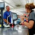 Prodavci nikad nisu bili razmaženiji: Nervira ih kada potrošači ovo rade - "Skrešem im u glavu sve po spisku“!