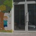 Dece ima, ali samo na slici: I dalje se ne zna kada će vrtić - "svečano otvoren" pre više od godine - biti zaista otvoren