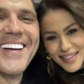 Kasper joj na grudima Dečko Mine Kostić oduševljen njenim potezom: Snima je, a evo šta ona nosi samo za njega (foto)