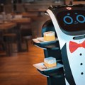 Roboti uslužuju goste u poznatom restoranu na Bledu: Krempita stiže do stola bez ljudskih ruku – da li je ovo budućnost…