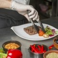 Kuvari kriju ovu tajnu godinama! Zbog jednog sastojka restoranska hrana ima savršen ukus