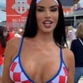 Najpoznatija navijačica Hrvatske skoro gola na meču s Panamom: Ivana istakla grudi, utakmica pala u drugi plan