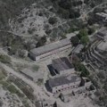 Ćelije su bile ispod zemlje, video se samo komadić neba: Poslednji upravnik Golog otoka otkrio šta je bila "Žica"