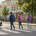 U PONEDELJAK SE ĐACI VRAĆAJU U ŠKOLE: Vozači, usporimo – nekoliko sekundi može sačuvati dečji život! Obrati pažnju na đake!…