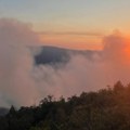 Požar na Stolovima i dalje nije lokalizovan, kiša i slabiji vetar olakšavaju gašenje