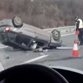 Nezgoda na auto-putu, vozilo prevrnuto a povređena prevezena u KC Niš