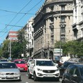 Saobraćajni kolaps u Beogradu, na auto-putu vozila mile: Velike gužve oko tržnih centara, na mostovima, a još nije počeo…