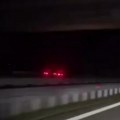 Tempirana bomba na "milošu velikom": Ušao u suprotan smer u zavejanoj traci na auto-putu (video)