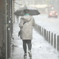 (Video) Potop ispred aerodroma, kola zaglavljena u bujici: Nevreme pogodilo i Crnu Goru: Kataklizma u Tivtu, jaka kiša pada i…