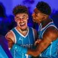 Lamelo Bol nastavlja da rešeta u NBA ligi, pogađao i iz nemogućih pozicija