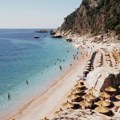 Hoteli skoro prazni, ugostitelji u Crnoj Gori zapanjeni: „Dva pomfrita 16 €, magnet 20 €, dve ležaljka 200 €, kanalizacija se…