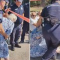 Policija na Savskom keju vukla baku od 80 godina, građani sprečavaju kopanje VIDEO