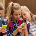 Kada detetu dati prvi mobilni? Bivši šef Fejsbuka ima dobre savete za roditelje
