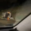 Automobil sleteo s puta i ostao prevrnut na brdu! Saobraćajna nesreća kod Bubanj potoka (video)