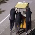 Snimak iz Užica pogodio celu Srbiju: Stari dobri kokičar Pećinko sve više gubi snagu, evo šta čine građani