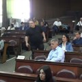 Konstitutivna sednica Skupštine opštine Kula: Ispred zgrade okupljene dve grupe građana koje razdvaja kordon polciije