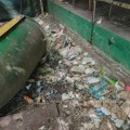 Dečije igralište u srcu Zrenjanina zaraslo u korov i smeće: Ko će biti odgovoran ako se neko dete povredi? Dečije igralište…