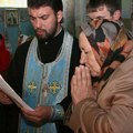 Da li žene moraju da nose maramu u crkvi? Sveštenik rešio dilemu koja muči mnoge pravoslavne vernice