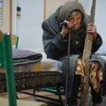 Lidija (98) u papučama, pomoću štapa pešačila 10 km, bežala od Rusa: Spojila se sa sinom, pa dobila lepe vesti