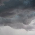 RHMZ upozorava da se danas očekuju pljuskovi i grmljavina praćeni gradom, olujnim vetrom
