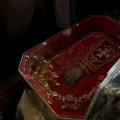 Ispraćene mošti Svetog Save posle liturgije koju je služio patrijarh Porfirije: "To je ruka koja nam pokazuje da svako mesto…