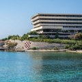 Hrvati ruše najpoznatiji hotel iz doba SFRJ: Nekada bio najveći na Jadranu, a uskoro od njega neće biti traga