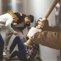 Policija privela dvojicu tinejdžera nakon brutalne tuče u Obrenovcu Dva maloletnika teško povređena: "Sevale palice i metalne…
