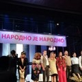 „Narodno je narodno“ – transparent podrške beogradskom pozorištu na otvaranju niškog festivala