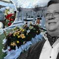 Kurir u Sarajevu! Potresne scene na grobu Halida Bešlića: Grobar otkriva ko dolazi svaki dan - "Spomenik još nema, ali..."…