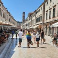 Sezonci hrle na Jadran: Hrvatska traži oko 70.000 radnika, plate od 1.000 do 3.000 evra