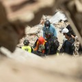 Majka i beba stara 18 dana spasene ispod ruševina u Venecueli