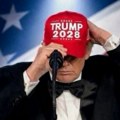 Tramp ruši Ustav SAD, kandiduje se i 2028?! Američki predsednik na društvenim mrežama kači fotografije uz poruku - "Tramp -…