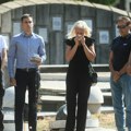 (Foto) Pomen Andriji Bajiću: Ćerke u crnini stigle prve, Mala Cana kasni, ne prestaje da plače: "Nikako sam, idem ka groblju"…