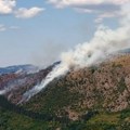Požar na Trebeviću ponovo aktivan, vatrogasci na terenu