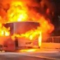 Strašan prizor u Prijepolju: Vatra guta autobus, vatrogasci se bore sa požarom