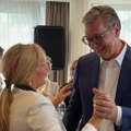 VIDEO: Vučić zaplesao na oproštajnom koktelu u Predsedništvu povodom kraja njegovog mandata
