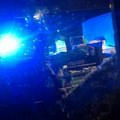 Sleteo s puta u dvorište kuće, udario u dva parkirana vozila