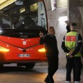 Navijači kamenovali autobus u Francuskoj – trener u krvi /video/