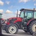 Poljoprivrednici blokirali prilaz auto-putu u Novom Sadu, traže gorivo bez akcize