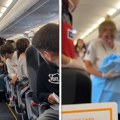 Žena se porodila u avionu, pred očima zapanjenih putnika: Snimak je nestvaran, bebu su zavili u plavo ćebe