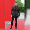Gde bi nam kraj bio da su svi prijatelji kao MC Stojan! Ima da vam pozli kada vidite kakvu besnu mašinu je reper poklonio drugu…