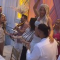Skinula venčanicu, pa uvijala kukovima, go stomak u prvom planu: Milica Kemez priredila gostima šou na svojoj svadbi: Grudi…