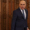 Rumunski predsednik Boložan prihvatio ostavku premijera Marsela Čolakua